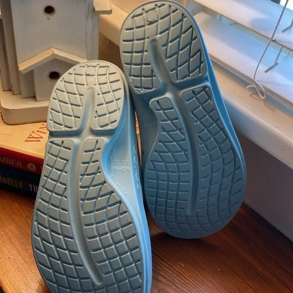 NEW Blue OOFOS Flip Flops. Great support, comfort and STYLE.  Size 7 US. 38 Eu. - Picture 8 of 8